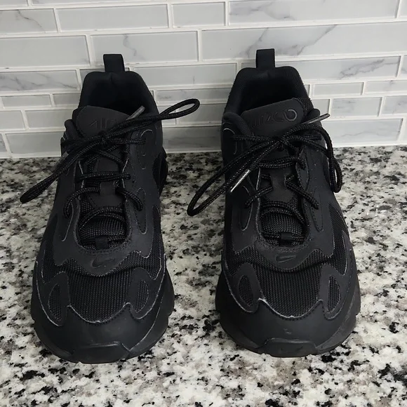 Triple Black Nike Air Max 200 Running Shoes sz 8.5 solid sneakers AT6175-003 - Picture 2 of 6